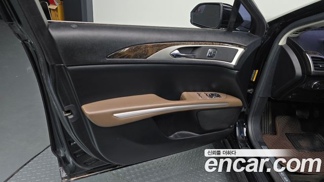 Lincoln MKZ 2016 — photo 14