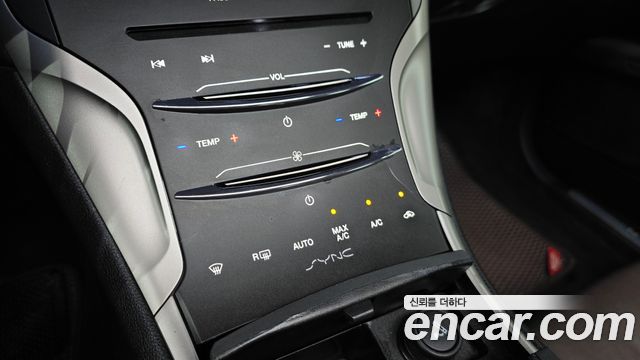 Lincoln MKZ 2016 — photo 28