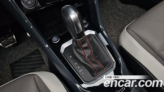 Volkswagen T-Roc 2021 — photo 12