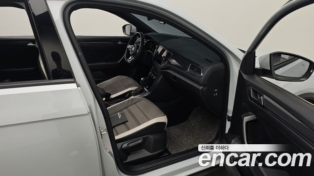 Volkswagen T-Roc 2021 — photo 17