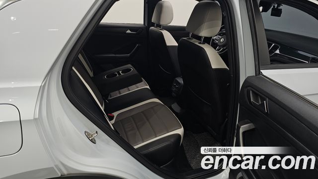 Volkswagen T-Roc 2021 — photo 18
