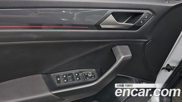 Volkswagen T-Roc 2021 — photo 25