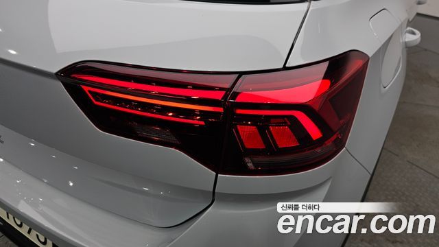 Volkswagen T-Roc 2021 — photo 9