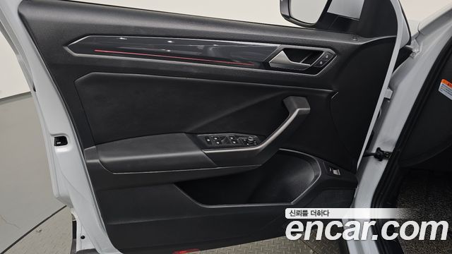 Volkswagen T-Roc 2021 — photo 14