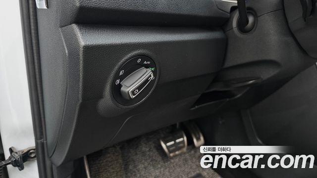 Volkswagen T-Roc 2021 — photo 28