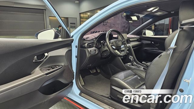 Hyundai Veloster 2022 — photo 13