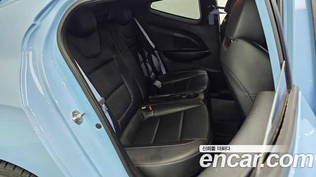 Hyundai Veloster 2022 — photo 17
