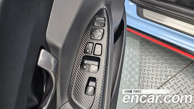 Hyundai Veloster 2022 — photo 23