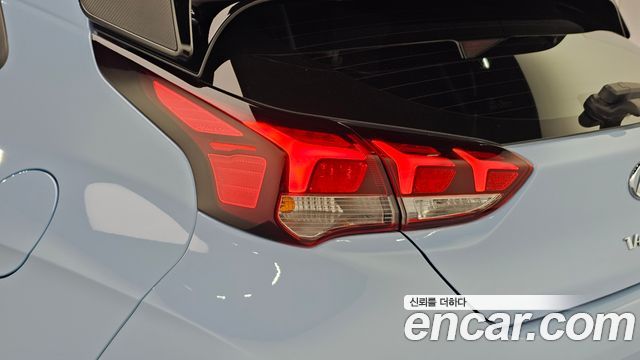 Hyundai Veloster 2022 — photo 9