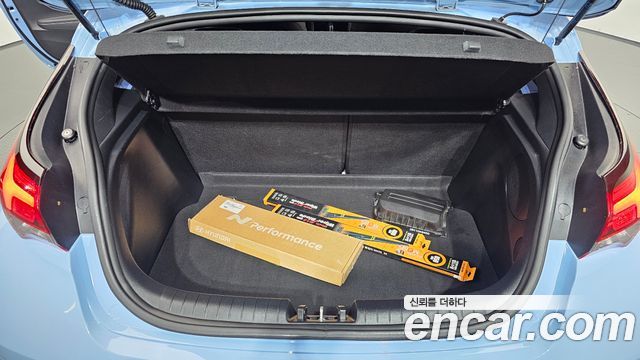 Hyundai Veloster 2022 — photo 29