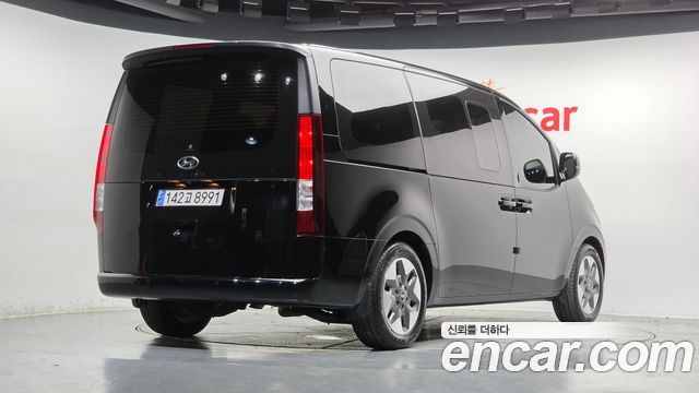 Hyundai Staria 2023 — photo 2