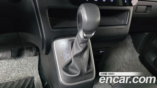 Hyundai Staria 2023 — photo 9