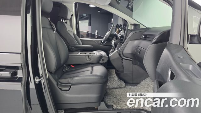 Hyundai Staria 2023 — photo 11