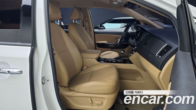 Kia Canival 2019 — photo 10
