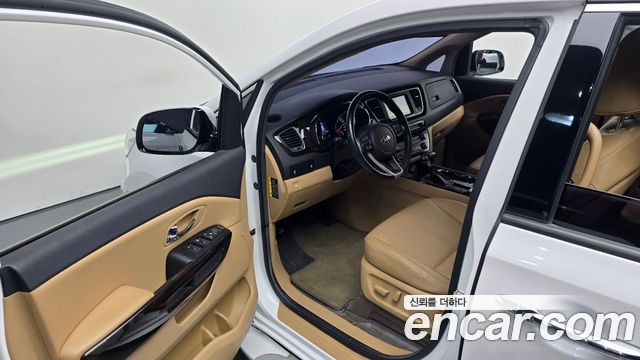 Kia Canival 2019 — photo 11