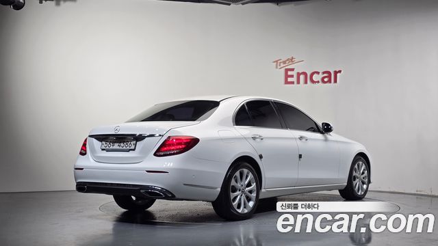 Mercedes-Benz E-Class 2018 — photo 2