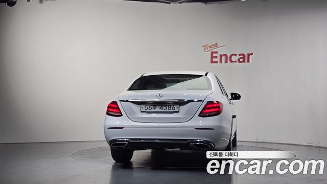 Mercedes-Benz E-Class 2018 — photo 4