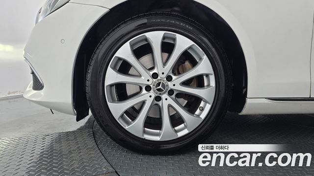 Mercedes-Benz E-Class 2018 — photo 5
