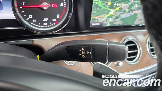 Mercedes-Benz E-Class 2018 — photo 9
