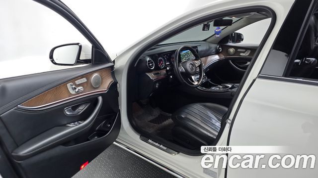 Mercedes-Benz E-Class 2018 — photo 10