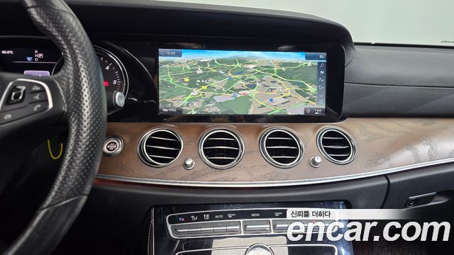 Mercedes-Benz E-Class 2018 — photo 13