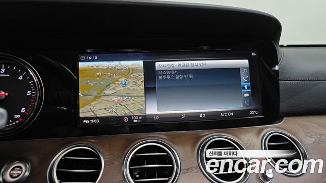 Mercedes-Benz E-Class 2018 — photo 14