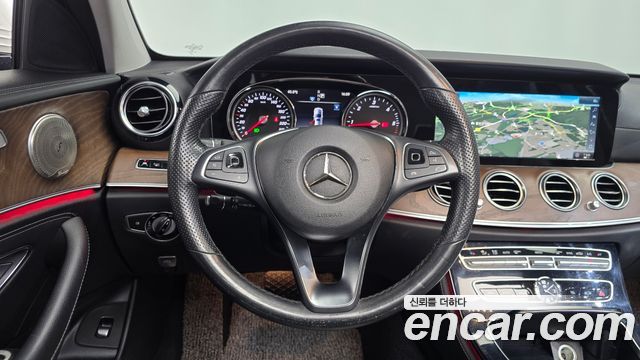 Mercedes-Benz E-Class 2018 — photo 15