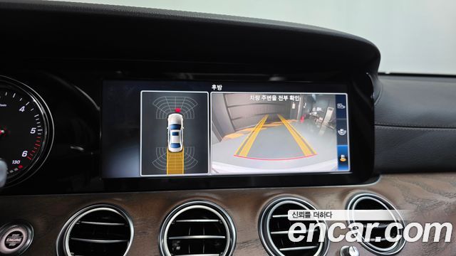 Mercedes-Benz E-Class 2018 — photo 16