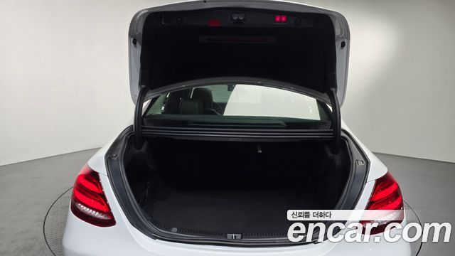 Mercedes-Benz E-Class 2018 — photo 20
