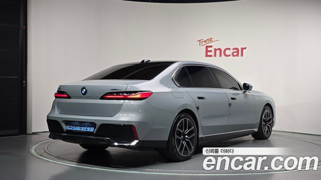 BMW i7 2023 — photo 2