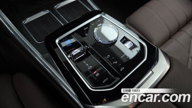 BMW i7 2023 — photo 9