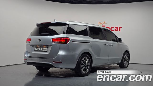 Kia Canival 2015 — photo 2