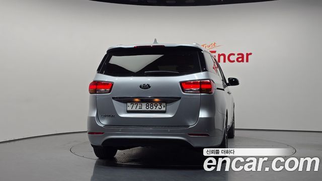 Kia Canival 2015 — photo 4