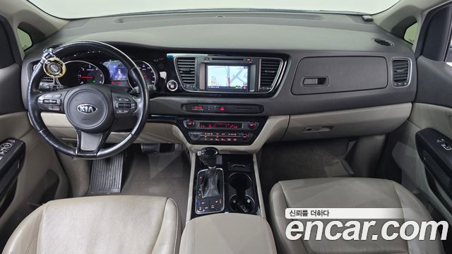 Kia Canival 2015 — photo 10