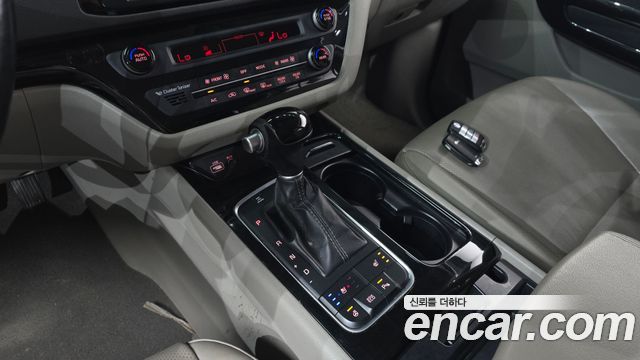 Kia Canival 2015 — photo 12
