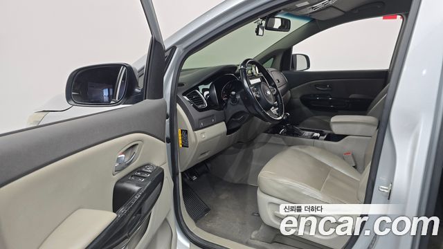Kia Canival 2015 — photo 13