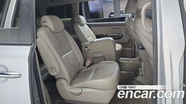 Kia Canival 2015 — photo 17