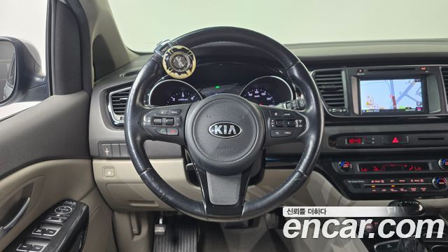 Kia Canival 2015 — photo 18