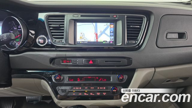 Kia Canival 2015 — photo 19