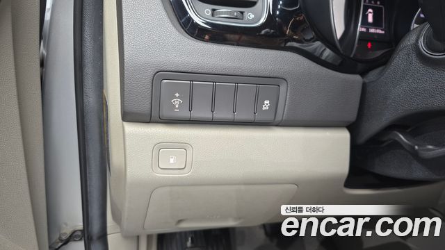 Kia Canival 2015 — photo 22