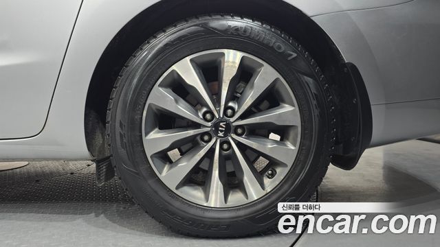 Kia Canival 2015 — photo 7