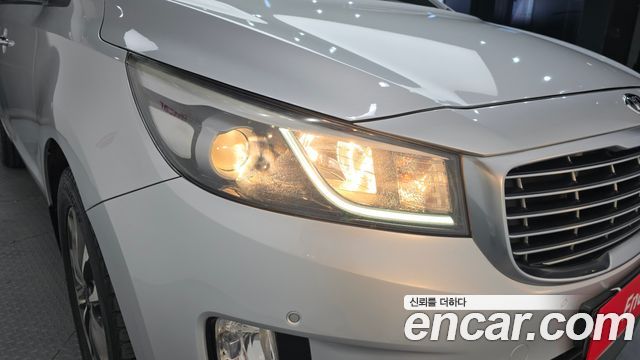 Kia Canival 2015 — photo 8