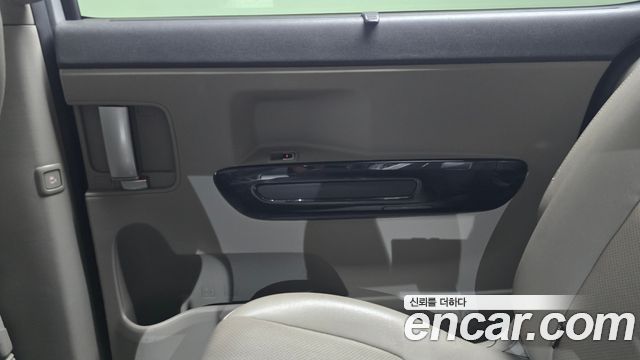 Kia Canival 2015 — photo 15
