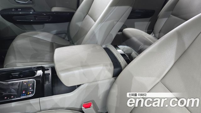 Kia Canival 2015 — photo 28