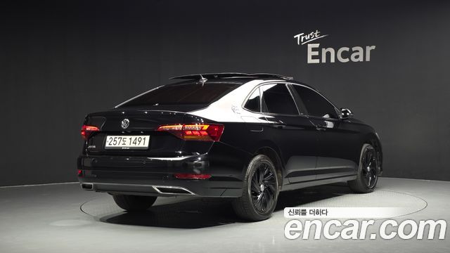 Volkswagen Jetta 2021 — photo 2