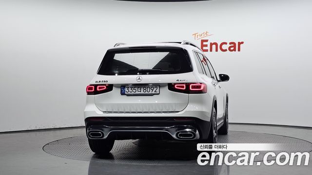 Mercedes-Benz GLB-Class 2021 — photo 4