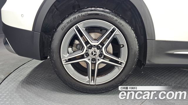 Mercedes-Benz GLB-Class 2021 — photo 5