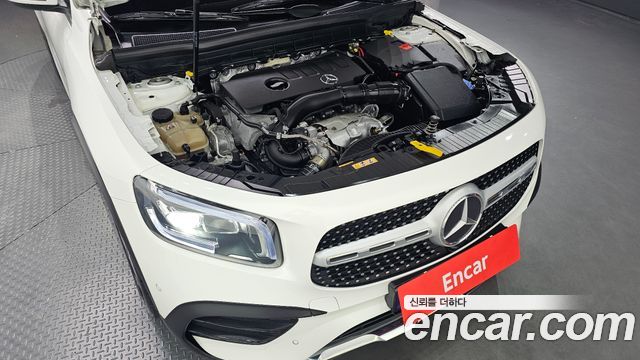 Mercedes-Benz GLB-Class 2021 — photo 6