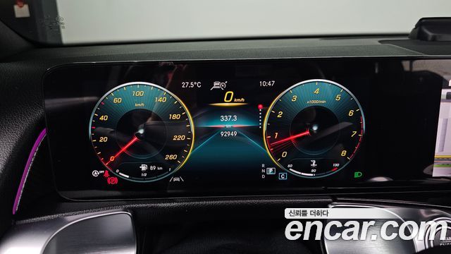 Mercedes-Benz GLB-Class 2021 — photo 11
