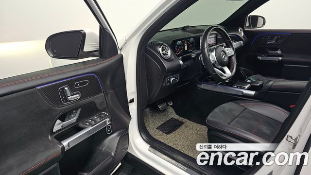 Mercedes-Benz GLB-Class 2021 — photo 13